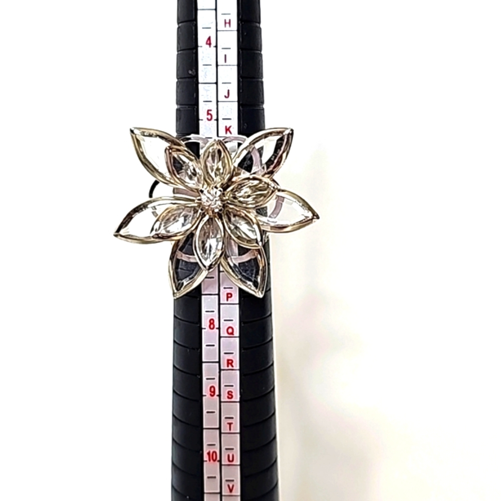 Clear Rhinestone Flowered Ring With Adjustable Silver Band. Size: OS - Picture 7 of 9
